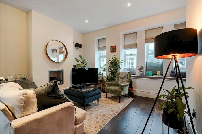 2 Bedroom Flat To Rent In Rathbone Place, Fitzrovia, London, W1T