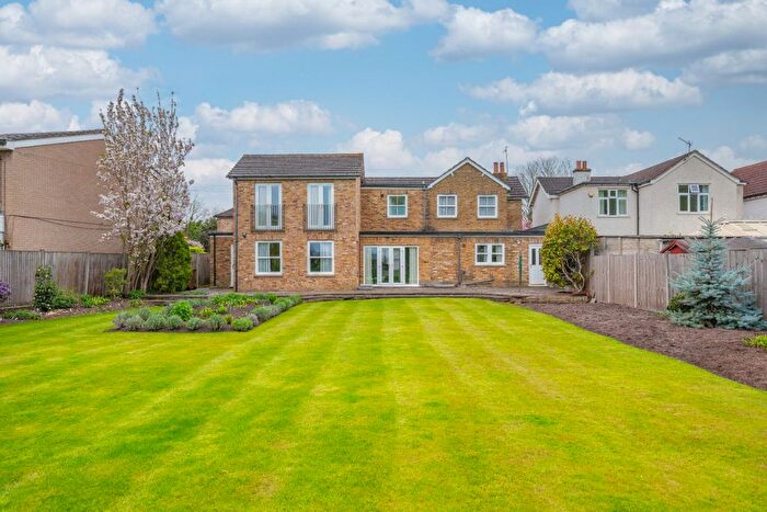 4 Bedroom Detached House For Sale In Linden Way, Shepperton, Surrey, TW17