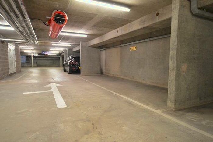 Garage / Parking To Rent In Simpson Loan Edinburgh United Kingdom, EH3