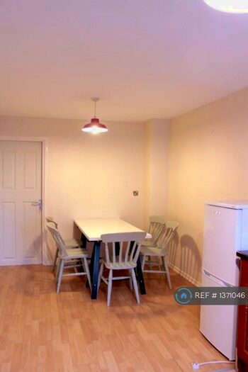 2 Bedroom Semi-Detached House To Rent In London, London, SE18