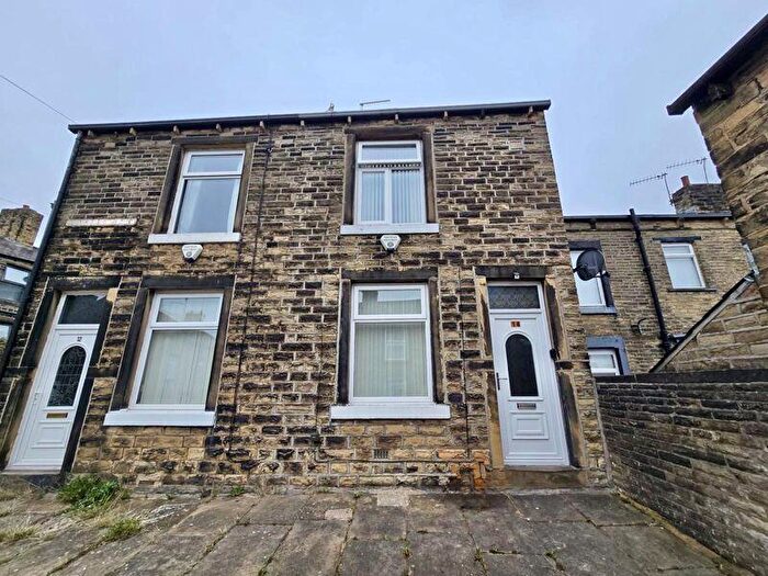 2 Bedroom Semi-Detached House For Sale In Ashgrove Place, Siddal, HX3
