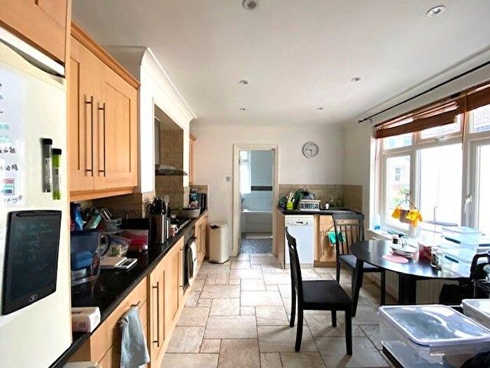 1 Bedroom Flat To Rent In Cochrane Road, Wimbledon, London, SW19