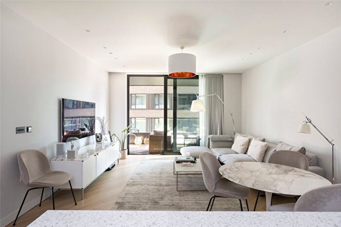 2 Bedroom Flat To Rent In Wood Crescent, London, W12