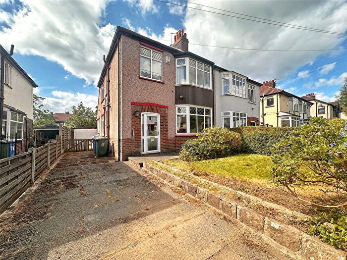 3 Bedroom Semi-Detached House For Sale In Kingsway, Alkrington, Middleton, Manchester, M24