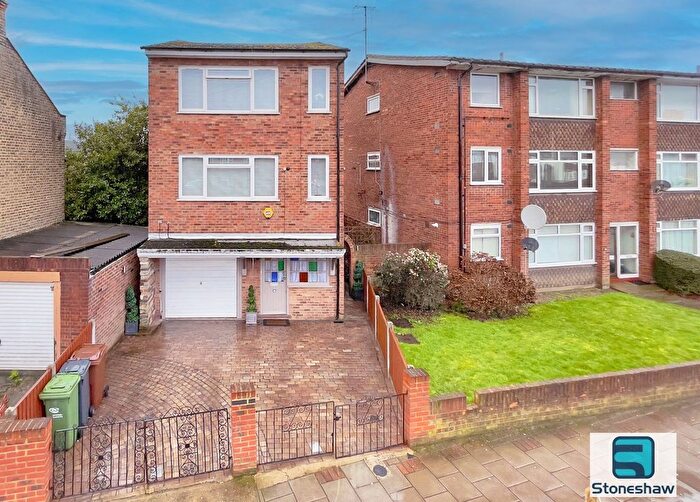 3 Bedroom Detached House For Sale In Rainham Road South, Dagenham, RM10