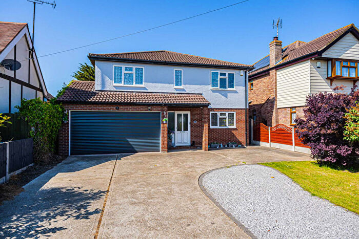 4 Bedroom Detached House For Sale In Brays Lane, Rochford, SS4
