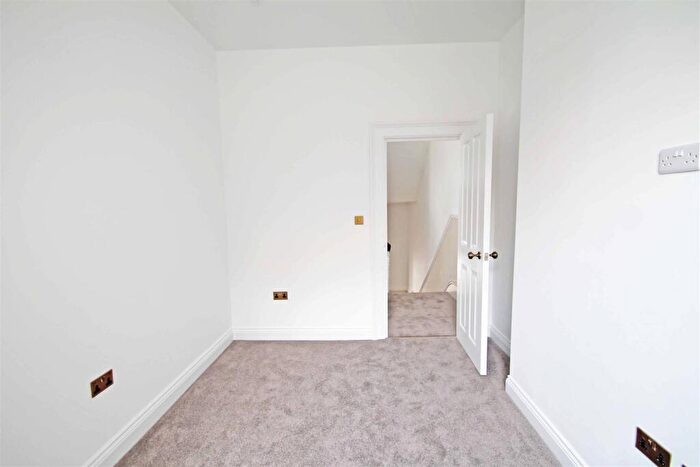3 Bedroom Flat To Rent In Lansdowne Place, Hove, BN3
