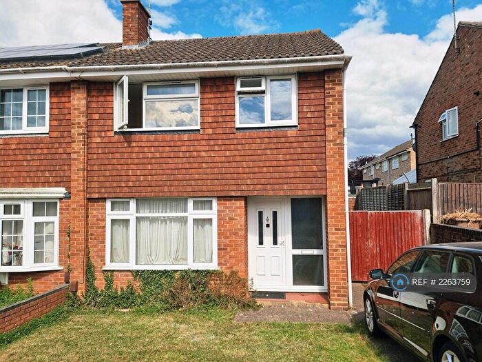 3 Bedroom Semi-Detached House To Rent In Dalby Close, Luton, LU4