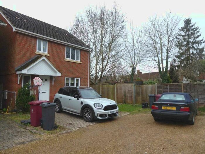 3 Bedroom House To Rent In Woolacombe Drive, Reading, RG6