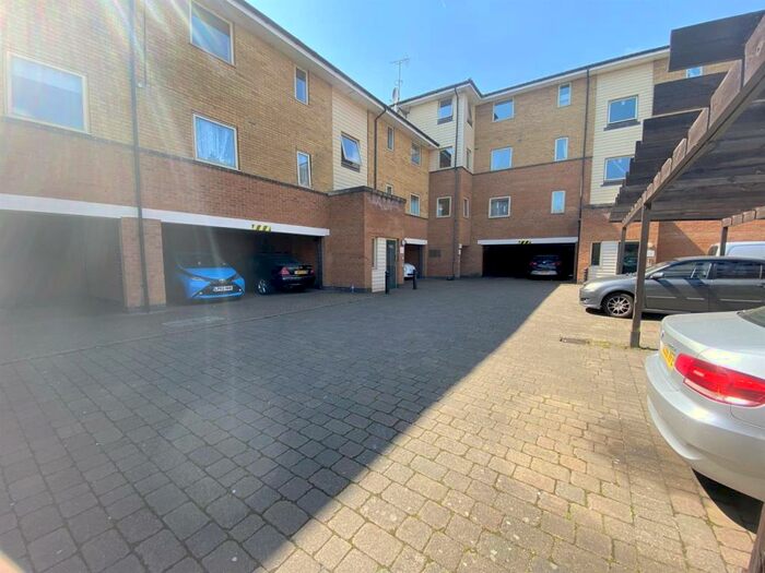 2 Bedroom Flat To Rent In Orton Grove, Enfield, EN1
