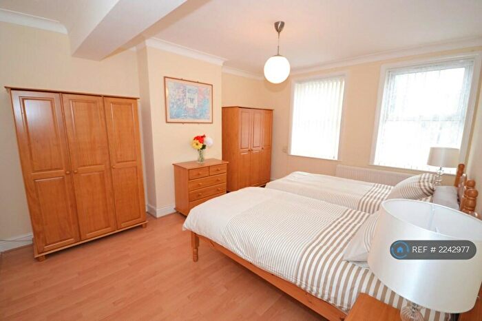 2 Bedroom Flat To Rent In Station Road, Edgware, HA8