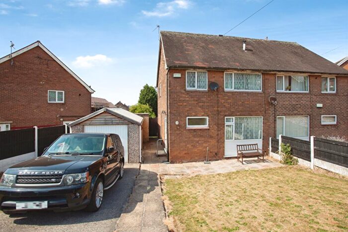 3 Bedroom Semi-Detached House For Sale In Malin Road, East Herringthorpe, Rotherham, S65