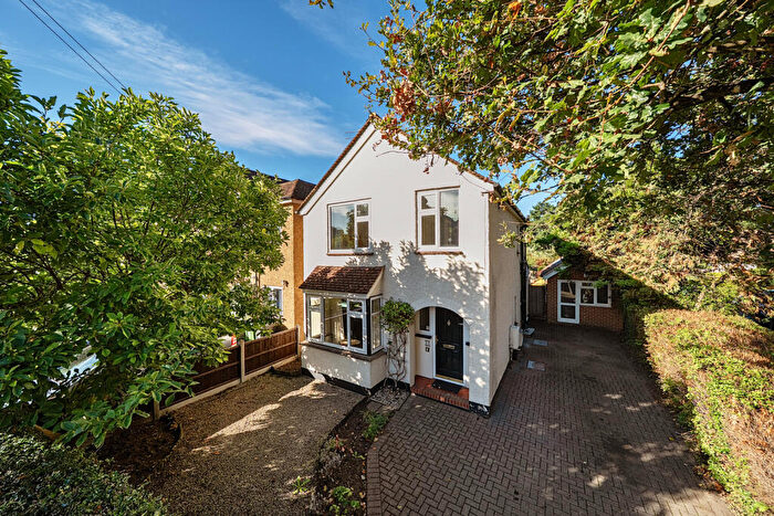 3 Bedroom Detached House For Sale In Chertsey Road, Byfleet, Surrey, KT14