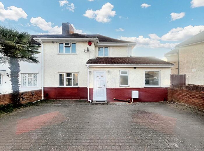 4 Bedroom End Of Terrace House To Rent In Chester Road, Slough, SL1