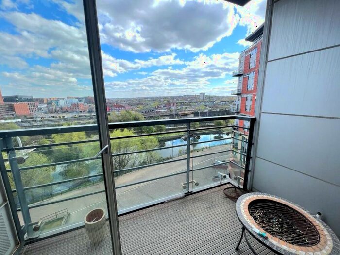 2 Bedroom Flat To Rent In Whitehall Waterfront, Riverside Way, Leeds, LS1