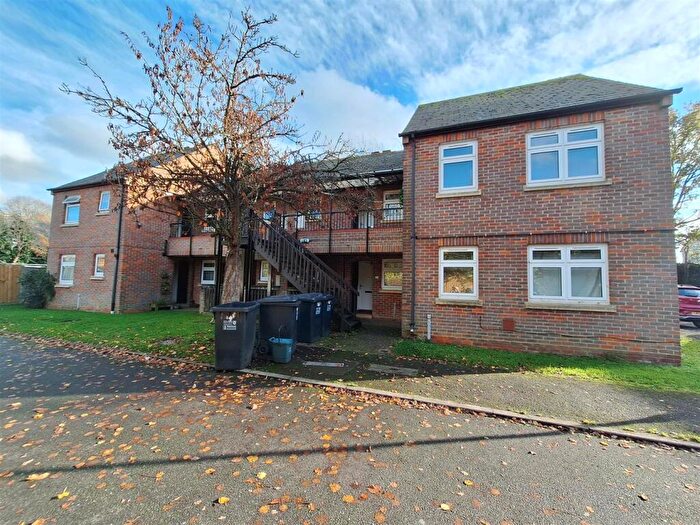 1 Bedroom Apartment To Rent In Haltside, Hatfield, AL10