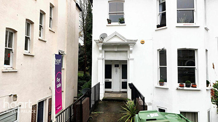 2 Bedroom Flat For Sale In Victoria Crescent, London, SE19