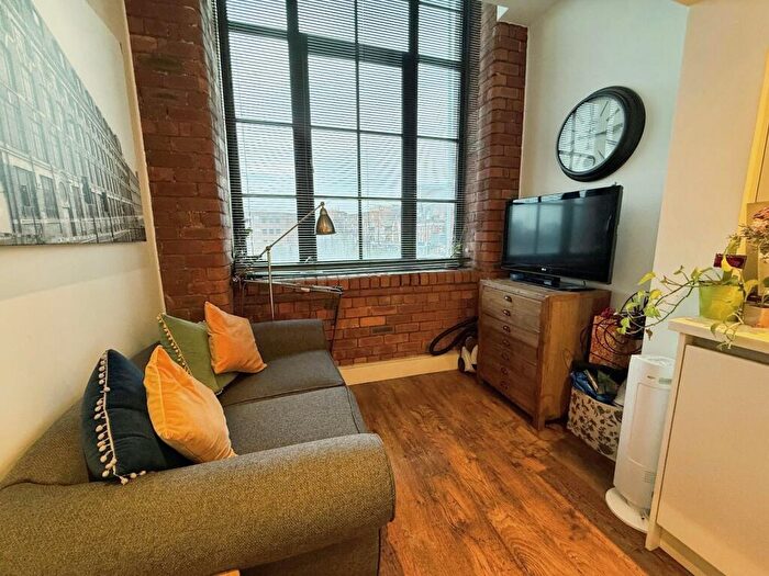 1 Bedroom Flat To Rent In Crispin Lofts, New York Road, Leeds, West Yorkshire, LS2