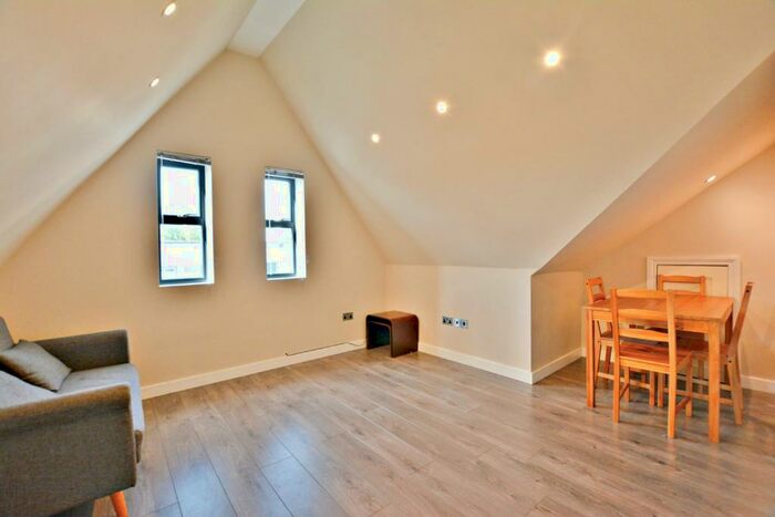 2 Bedroom Apartment To Rent In Peach Street, Wokingham, RG40