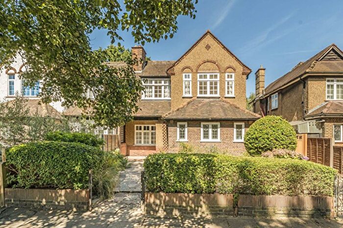 4 Bedroom Property To Rent In Oakley Avenue, London, W5