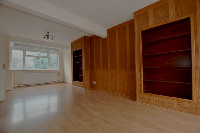 3 Bedroom Detached House To Rent In Mitcham Road, Croydon, Surrey, CR0