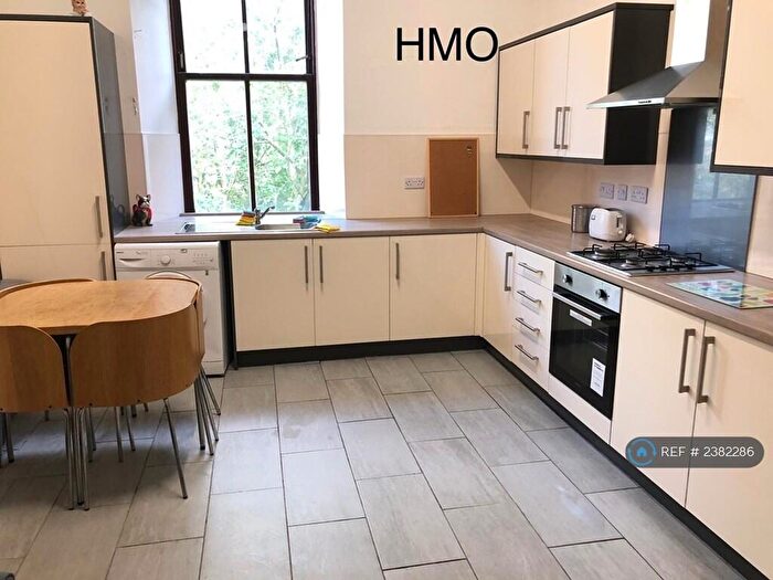 4 Bedroom Flat To Rent In Gray Street, Glasgow, G3