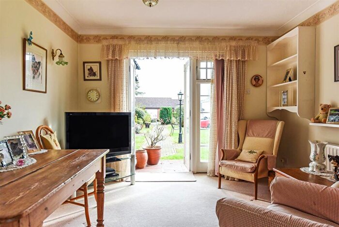 1 Bedroom Flat For Sale In Sussex Road, Petersfield, Hampshire, GU31