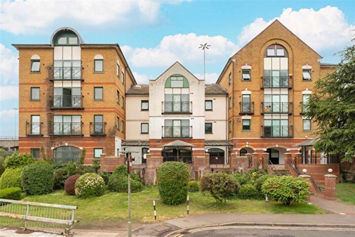 Studio To Rent In Brent Cross Gardens, Brent Cross, NW4