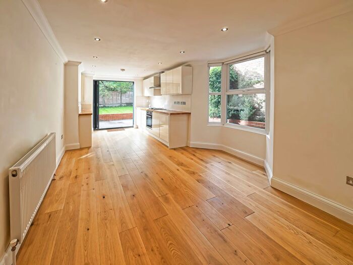 2 Bedroom Flat To Rent In Duckett Road, London, N4