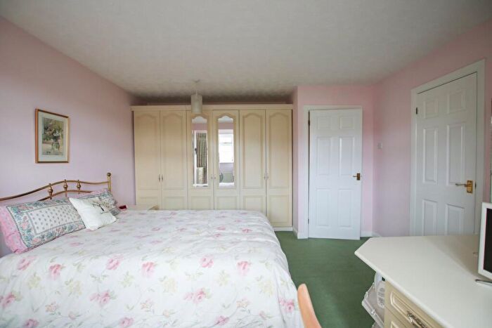4 Bedroom Detached House For Sale In Martins Drive, Wokingham, RG41