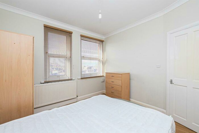 2 Bedroom Apartment To Rent In Chingford Road, Walthamstow, E17