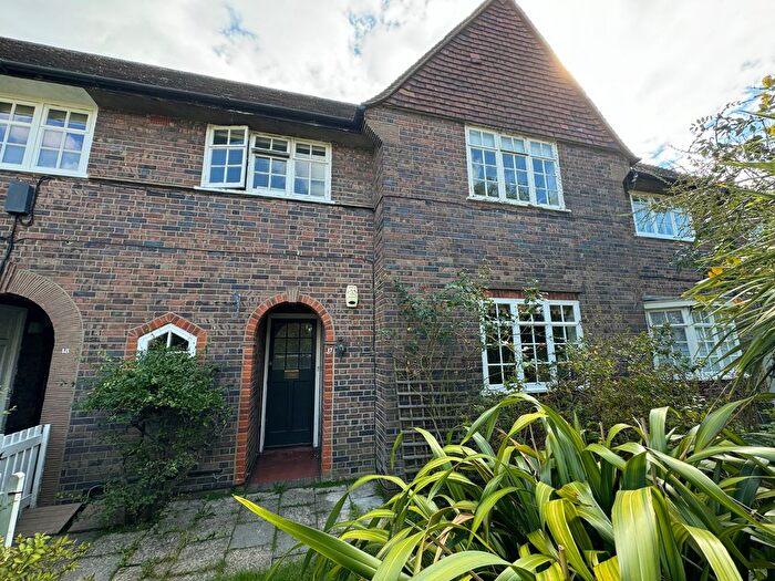 1 Bedroom Maisonette To Rent In Neale Close, London, N2