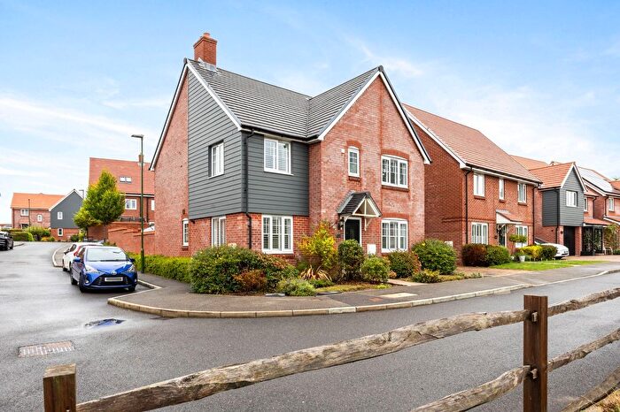 5 Bedroom Detached House For Sale In Evershed Close, Billingshurst, RH14