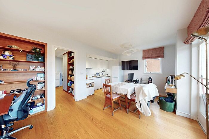 1 Bedroom Flat For Sale In Prince Albert Road, London, NW8