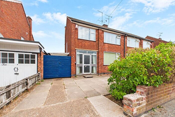 3 Bedroom Semi-Detached House For Sale In Babbacombe Road, Styvechale, Coventry, CV3