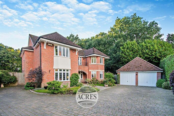 5 Bedroom Detached House For Sale In Newick Avenue, Little Aston Park, B74