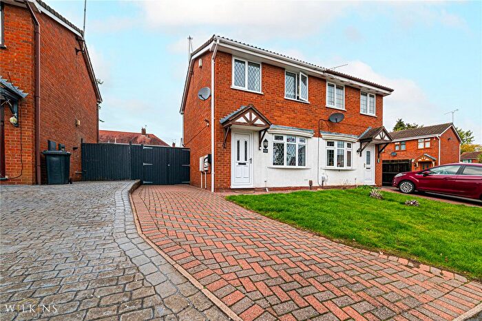 2 Bedroom Semi-detached House For Sale In Cumberland Drive, Nuneaton, Warwickshire, CV10