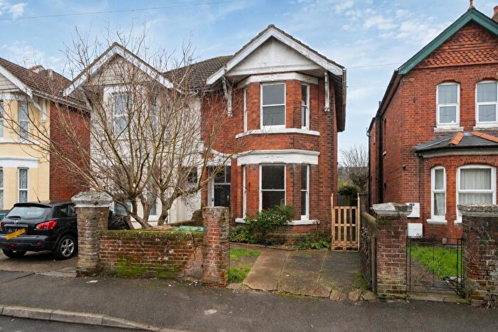 4 Bedroom Semi-Detached House For Sale In Arthur Road, Shirley, Southampton, Hampshire, SO15
