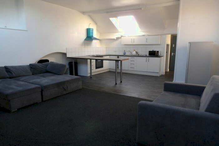 3 Bedroom Flat To Rent In Darwen Street, Blackburn, BB2