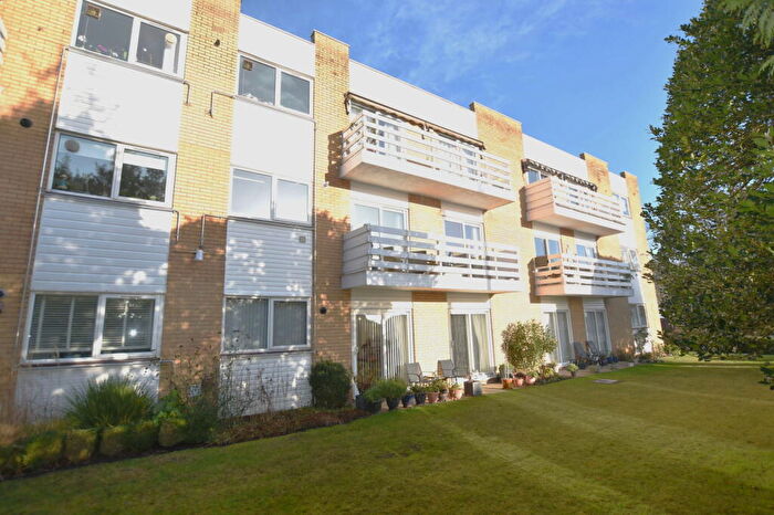 2 Bedroom Apartment For Sale In Well Lane, CH63