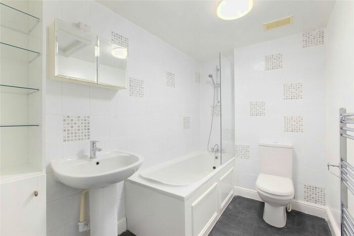 1 Bedroom Flat To Rent In Longley Road, Tooting, SW17