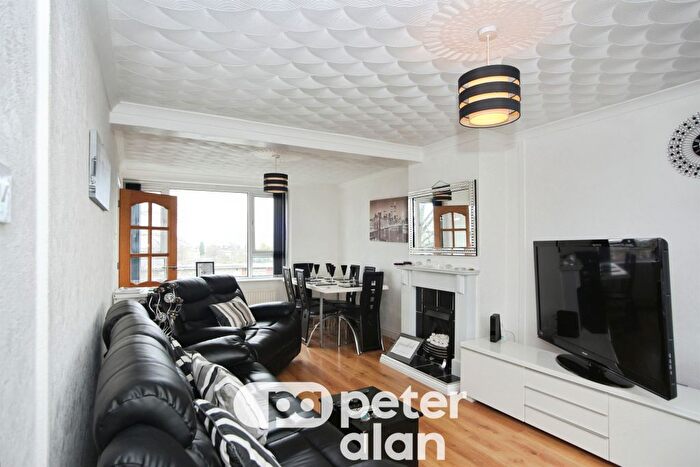 3 Bedroom Maisonette For Sale In Heather Road, Newport, NP19