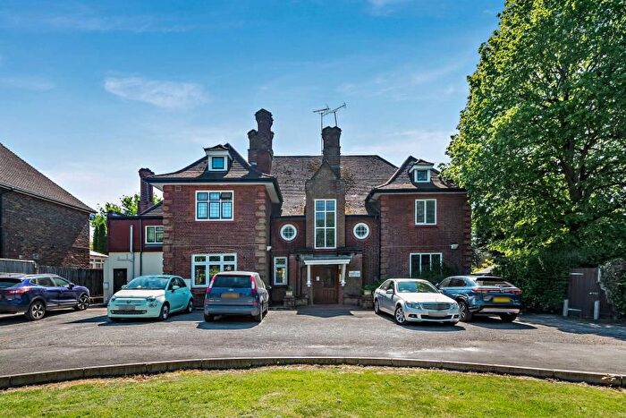 3 Bedroom Flat To Rent In Frithwood Avenue, Northwood, HA6