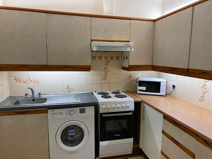 1 Bedroom Flat To Rent In Courtland Avenue, Ilford, London, IG1