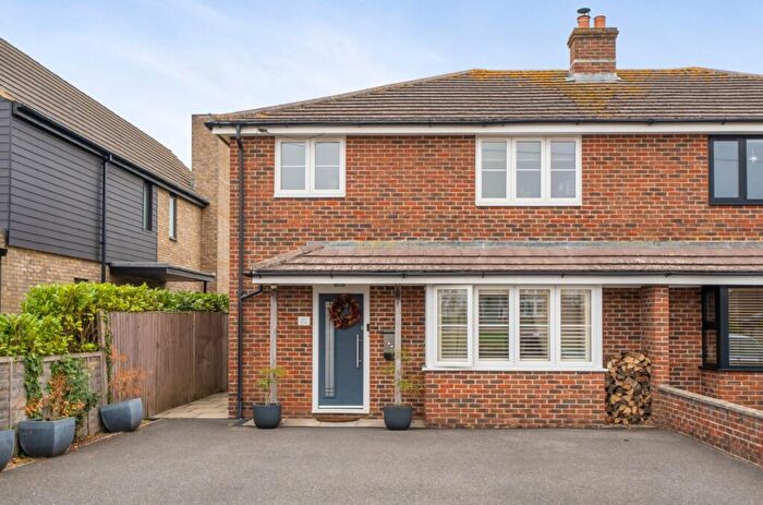 3 Bedroom Semi-Detached House For Sale In Shopwhyke Road, Chichester, PO20