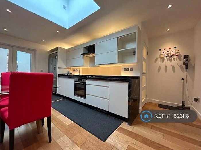 2 Bedroom Flat To Rent In Newton Terrace Lane, Glasgow, G3