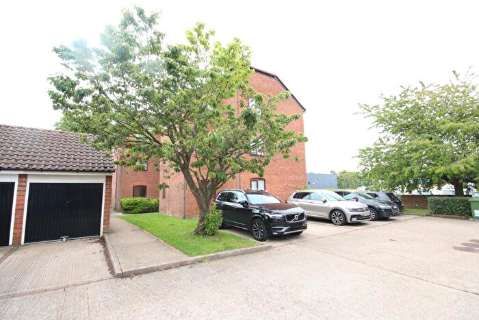 2 Bedroom Flat To Rent In Haysman Close, Letchworth Garden City, SG6