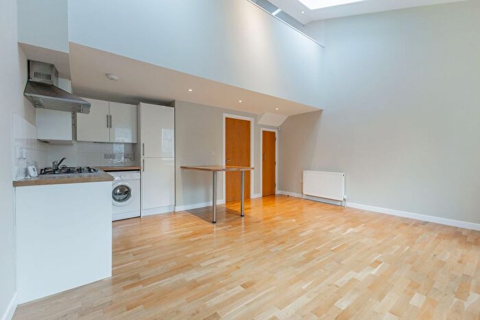 2 Bedroom Flat For Sale In Mentone Gardens, Edinburgh, EH9