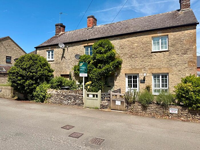 2 Bedroom Cottage For Sale In Hambidge Lane, Lechlade, Gloucestershire, GL7
