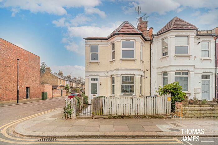 3 Bedroom Maisonette To Rent In Myddleton Road, Bowes Park, N22